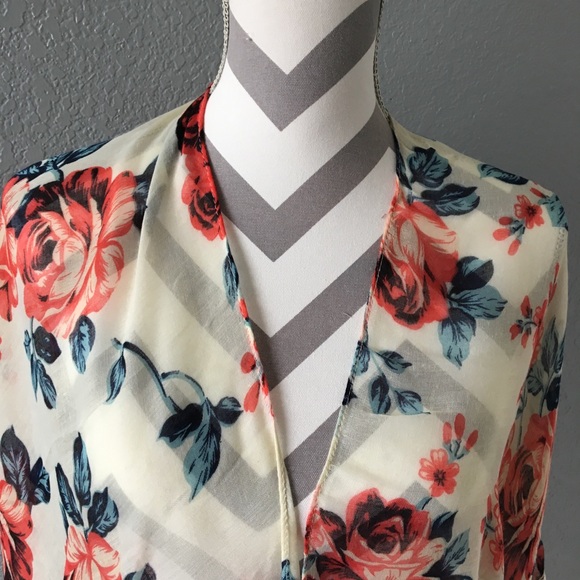 White Floral Tassel Kimono - Picture 6 of 6